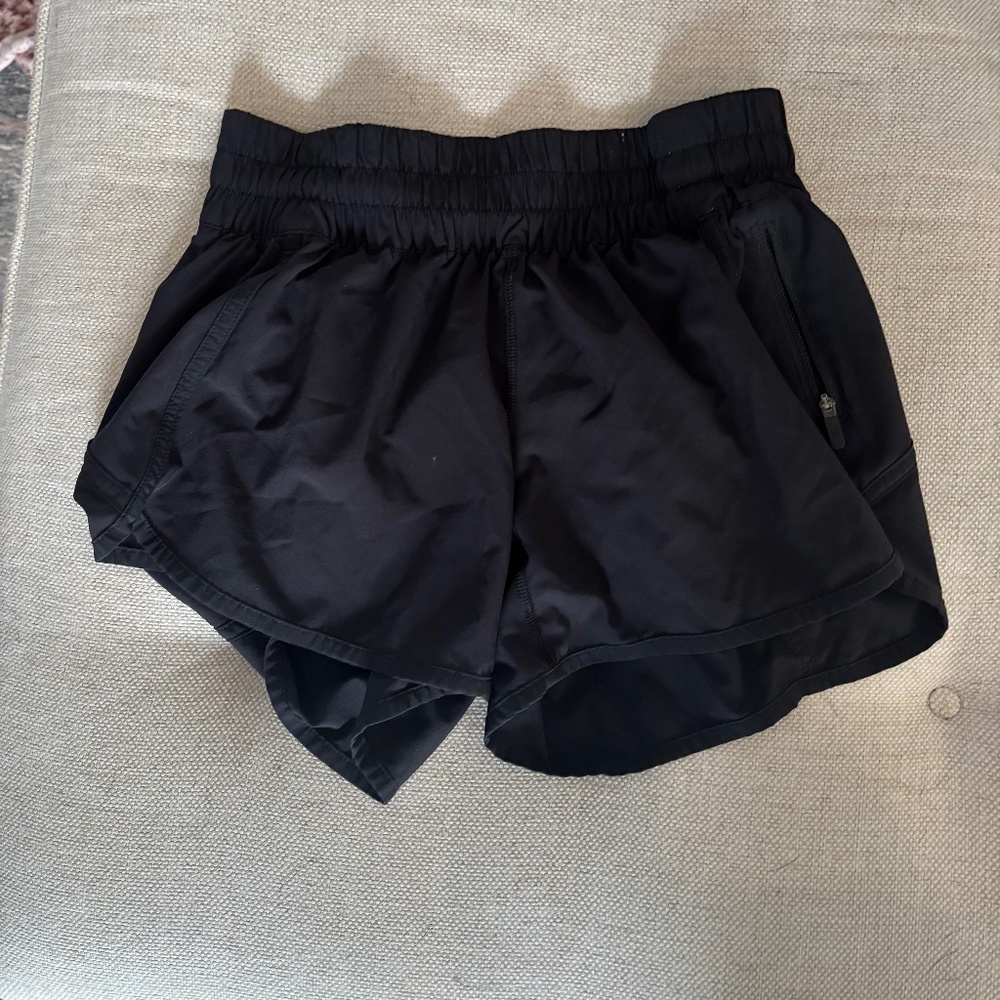 Lululemon Tracker Short V 4" Size 6